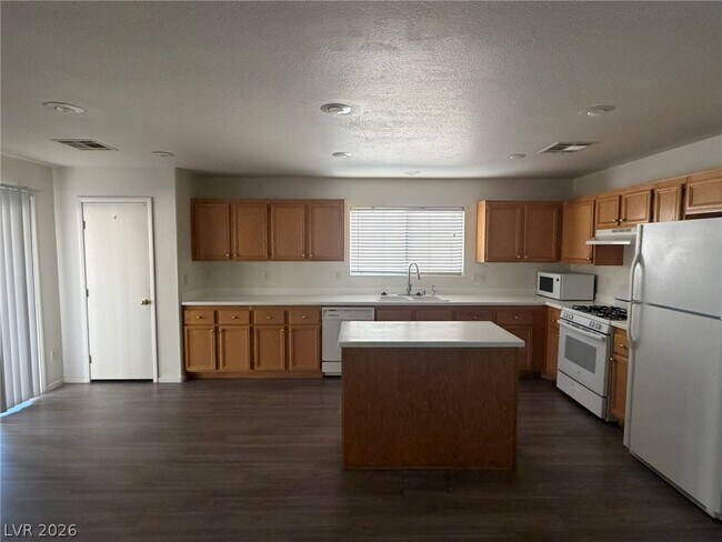 Building Photo - 203 Lynbrook St