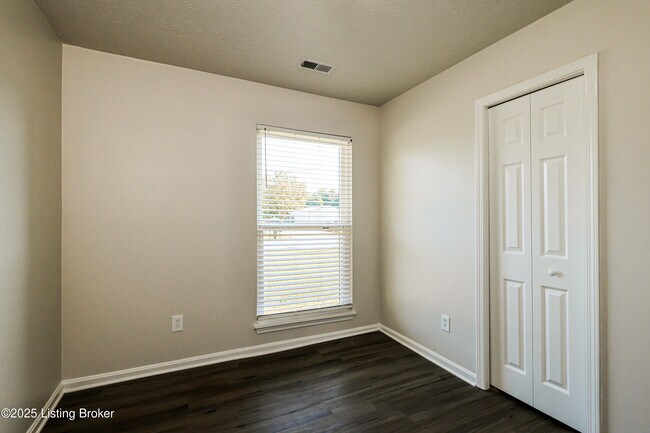 Building Photo - 6900 Applegate Ln