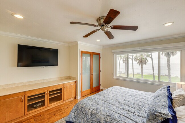 Building Photo - 1039 Coast Blvd