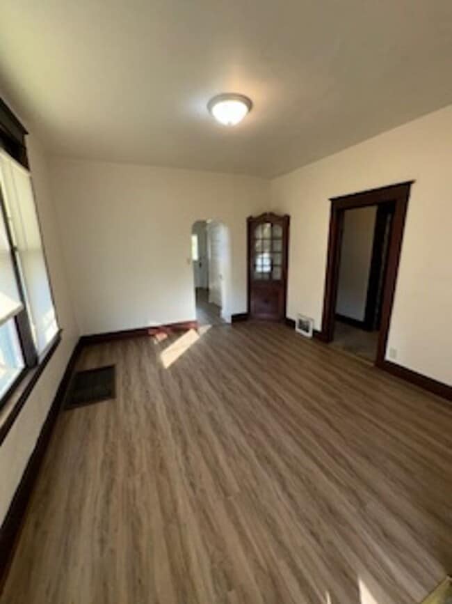 Building Photo - 804 E Virginia St