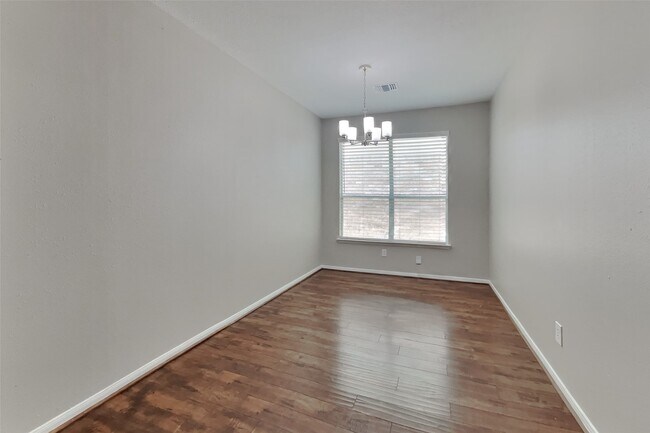 Building Photo - 22022 Willow Downs Dr