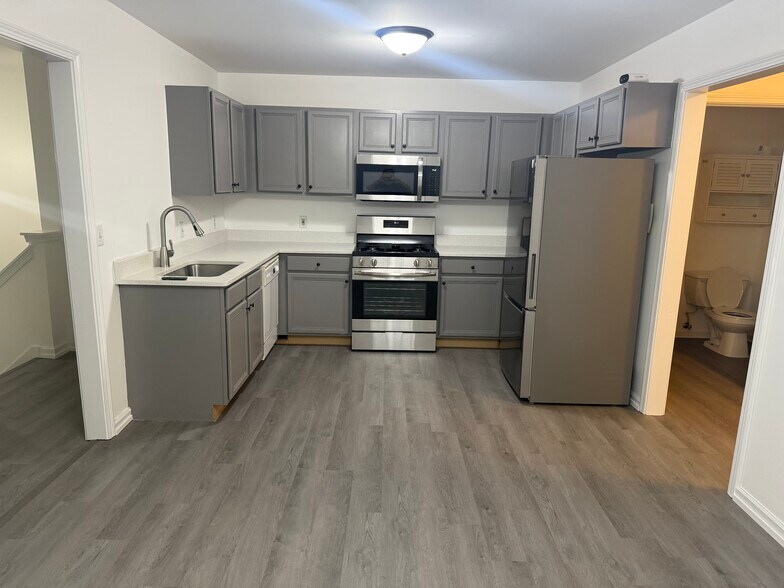 Building Photo - 122 Jeffrey St