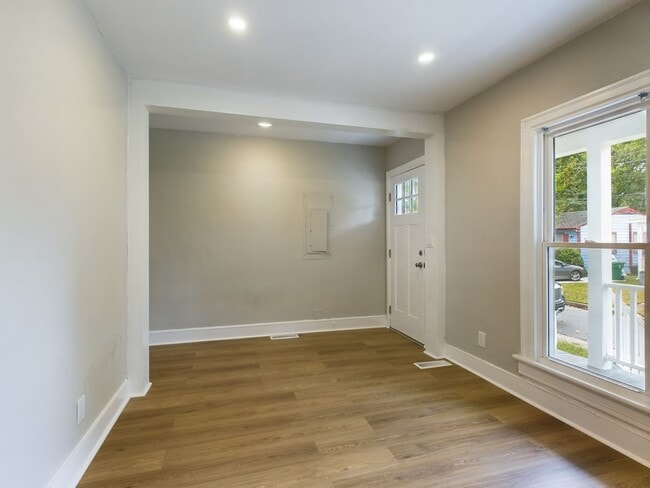 Building Photo - 416 Milton St