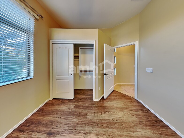 Building Photo - 4237 E Stony Meadow Dr