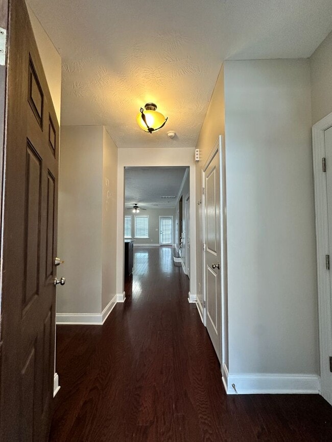 Building Photo - 3BR Craftsman in Canterbury Farms with Mas...