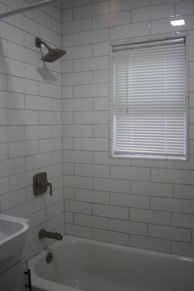 Building Photo - 911 S Marguerita Ave