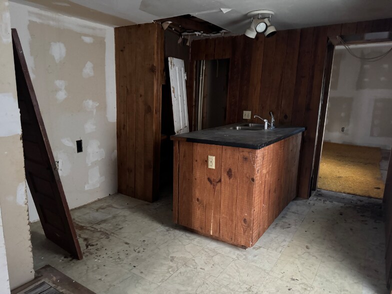 Building Photo - 112 S B St