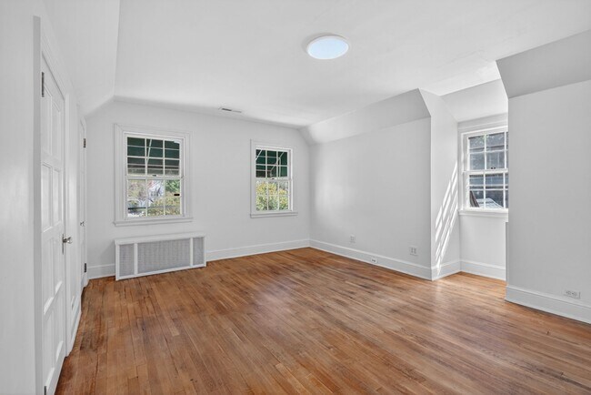 Building Photo - 1436 Acadia St