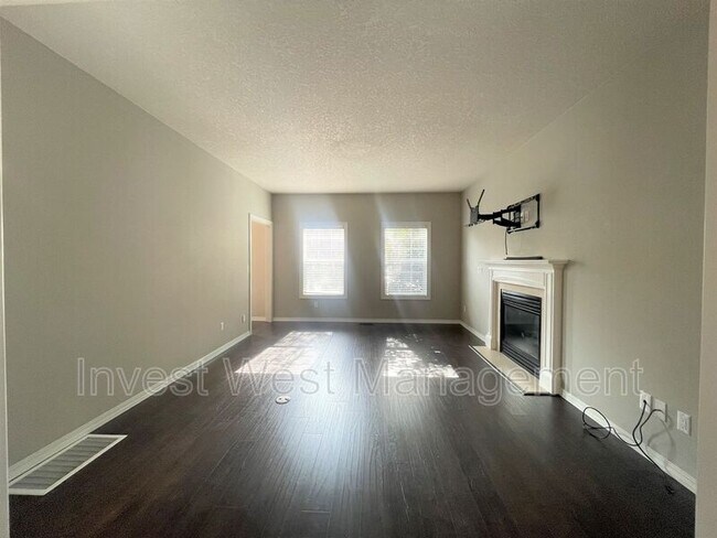 Building Photo - 2525 NW 23rd Ave