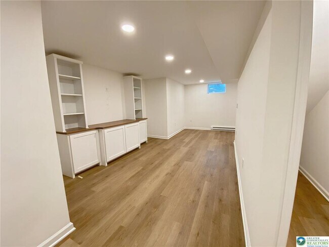 Building Photo - 2150 Rolling Meadow Dr