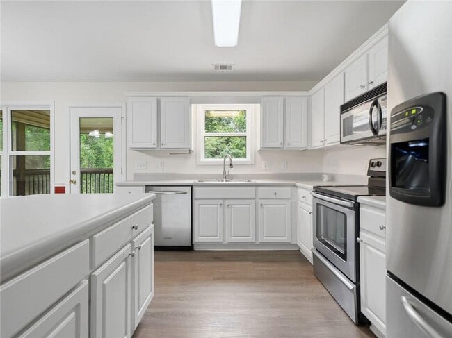 Building Photo - 166 Cove Hill