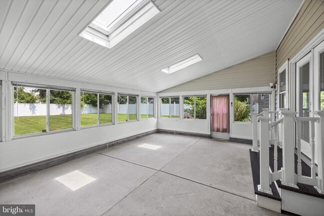 Building Photo - 109 Avaleen Pl