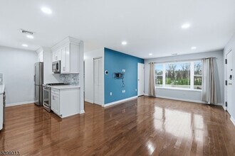 Building Photo - 253 Park Ave