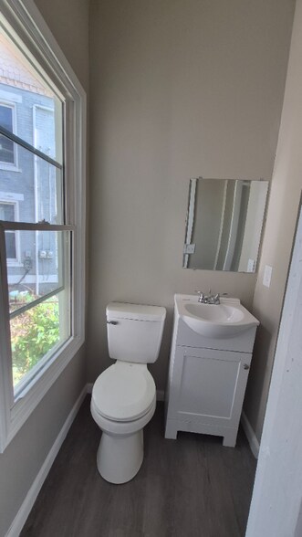 Building Photo - 912 Riverview Terrace