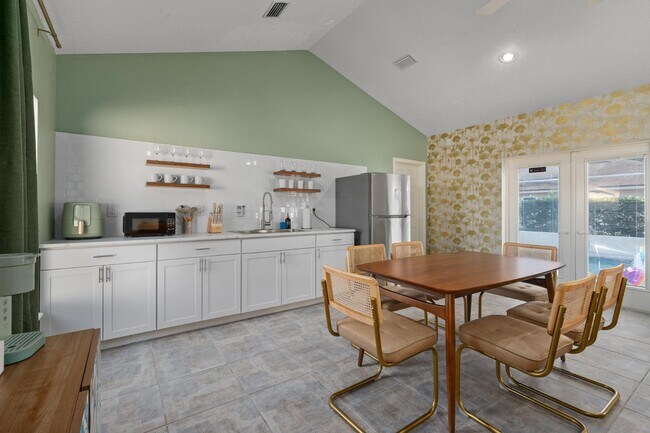 Building Photo - 808 Arietta Dr