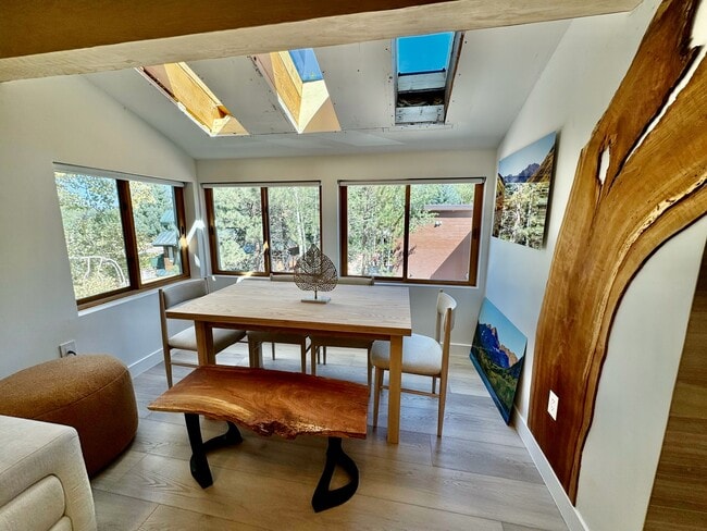 Building Photo - 910 W Hallam St