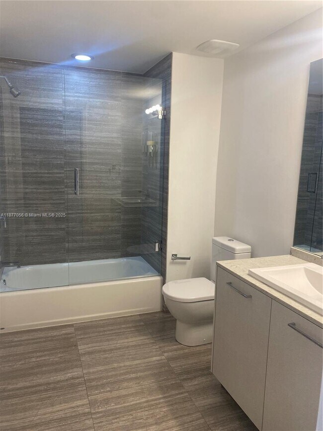 Building Photo - 1010 Brickell Ave