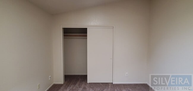 Building Photo - Gated Community 3 Bedroom 2 Bath in Preisker Gardens!