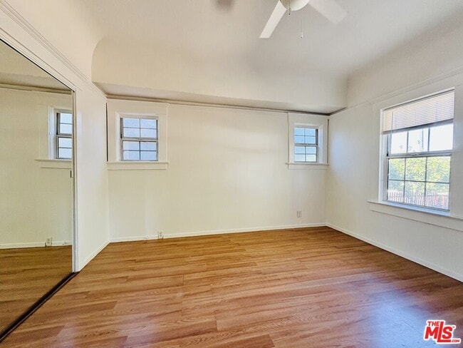 Building Photo - 2130 W 29th Pl