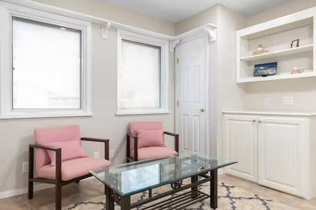 Building Photo - 3 Bed, 3 Bath Home with Expansive Kitchen, Two Living Areas & Private Suite
