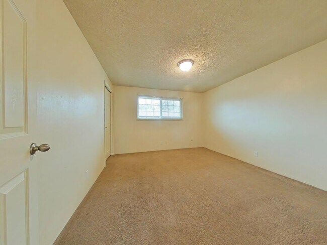 Building Photo - 2 Bedroom Duplex ~ South Corvallis ~ Pet F...