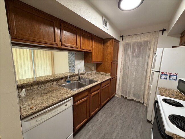 Building Photo - 6602 Harbor Town Dr