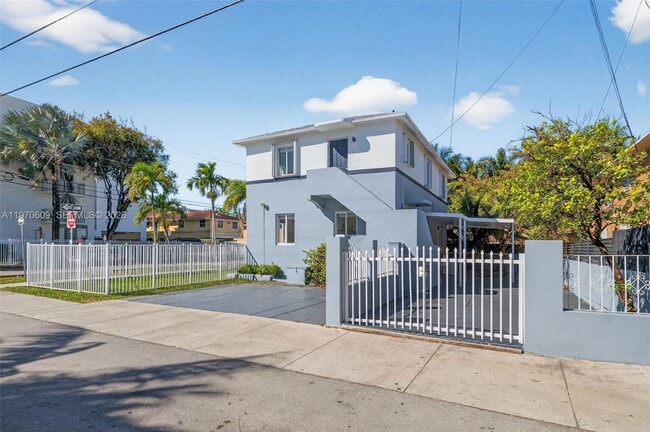 Building Photo - 1801 SW 5th St