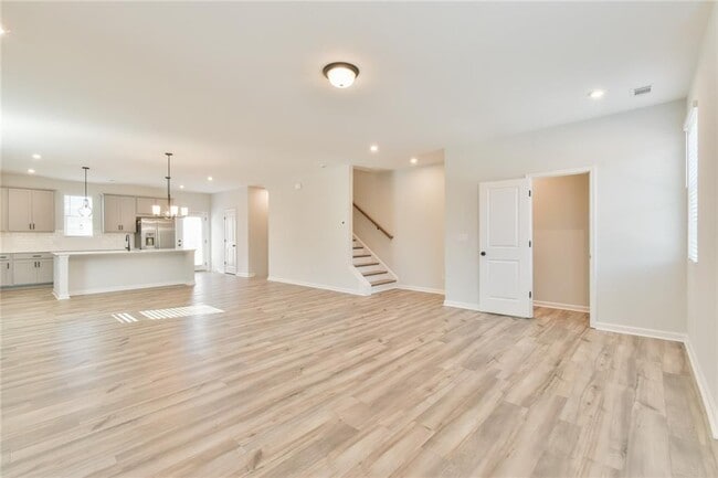 Building Photo - 2350 Whistler Wy NE