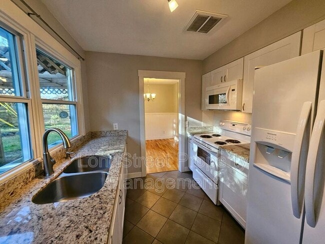 Building Photo - 11870 SW Park Way