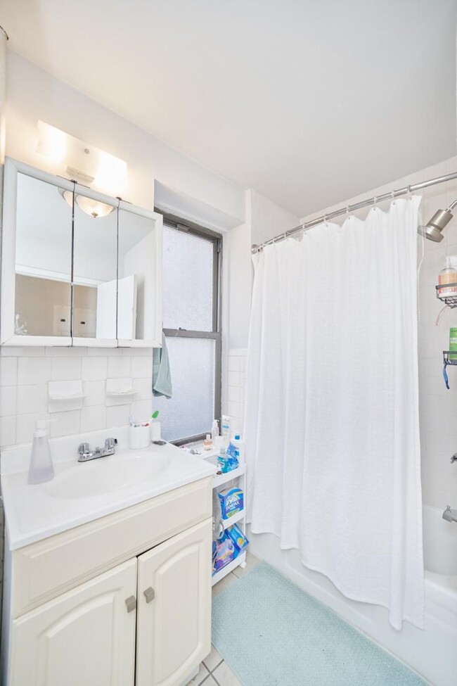 Building Photo - 2 bedroom in NEW YORK NY 10018