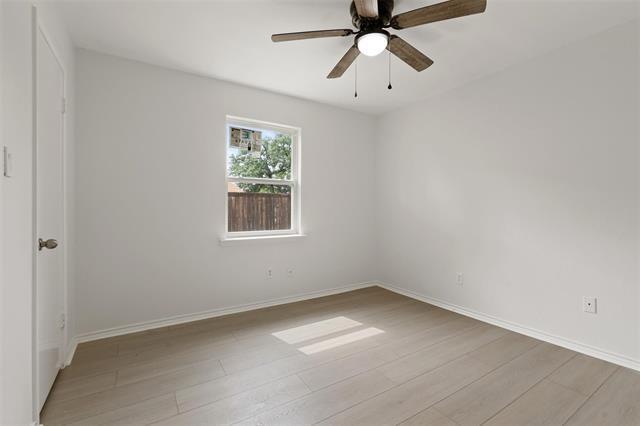 Building Photo - 2024 Oakmeadow St