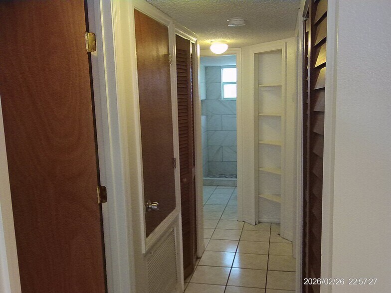 Building Photo - 5015 Laguna Bay Cir