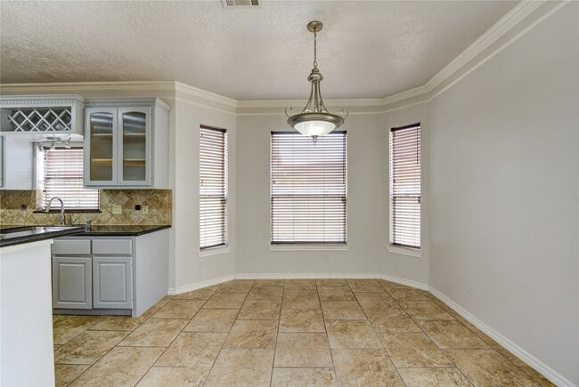 Building Photo - 6727 Patricia Ln