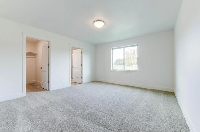 Building Photo - 95 E 22nd Pl