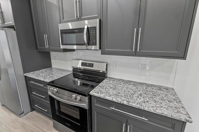 Building Photo - 31 Louvet Ln