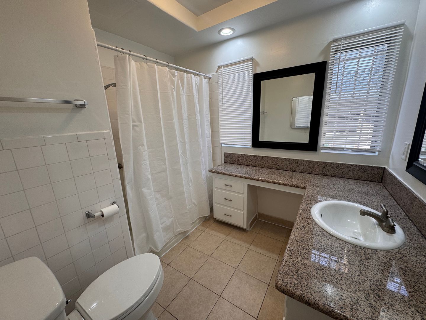 Building Photo - 1065 S Holt Ave