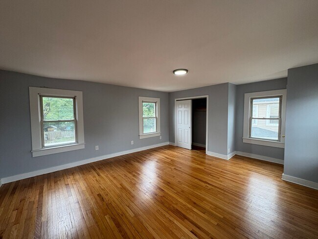 Building Photo - 119 7th Ave