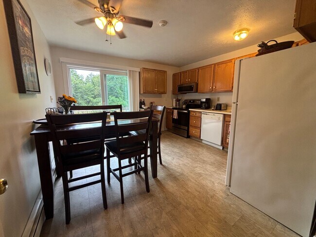 Building Photo - 266 Endicott St N