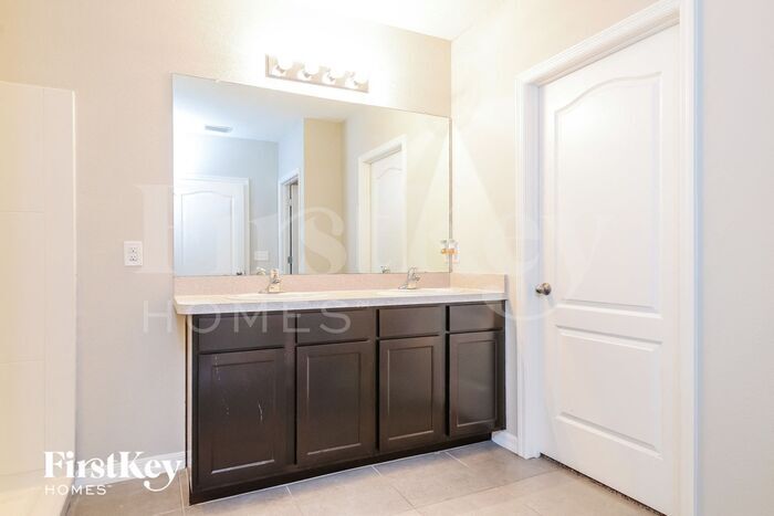 Building Photo - 4135 Lindever Ln