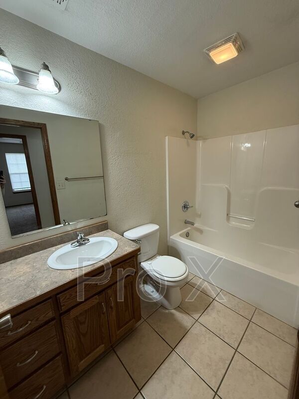 Building Photo - 707 Sean Ct