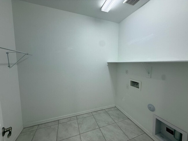 Building Photo - 15744 W Jefferson St