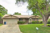 Building Photo - Adorable remodeled home 3 bedroom 2 bath i...
