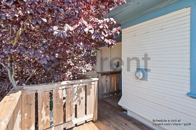 Building Photo - 928 60th St