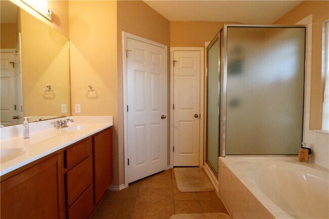 Building Photo - 11008 Crazy Well Dr