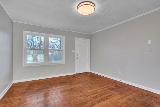 Building Photo - Freshly Updated 2BR / 1BA Single-Level Duplex $1350/mo rent***