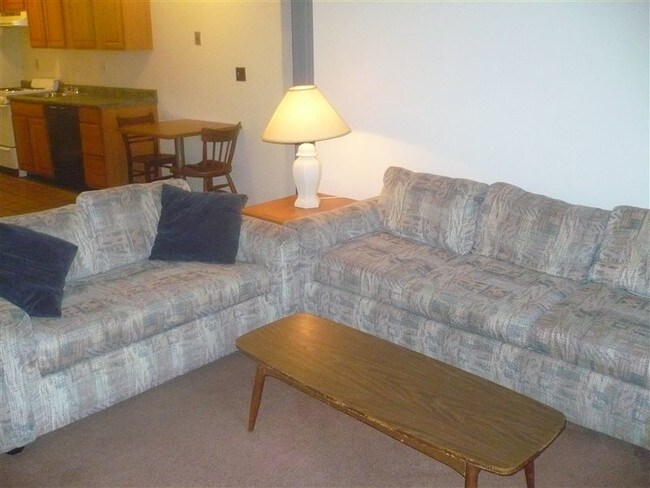 Building Photo - 2 br, 1 bath Apartment - 1317 Wilmot St #1