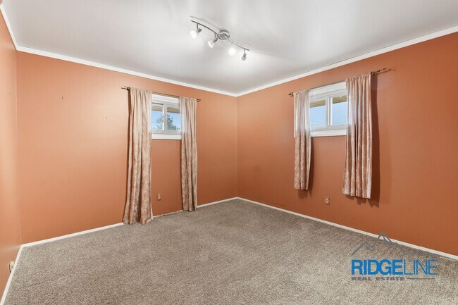 Building Photo - Sunnyside single family home with oversized 2 car garage