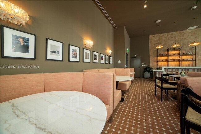 Building Photo - 11 NE 6th St