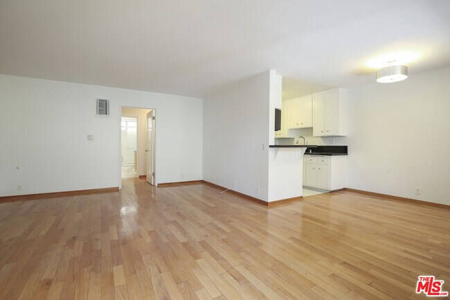 Building Photo - 1608 S Bentley Ave