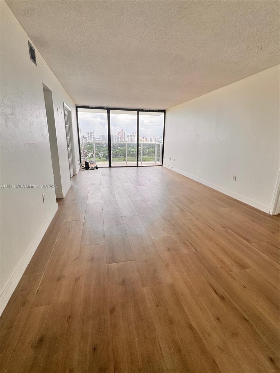 Building Photo - 3625 N Country Club Dr